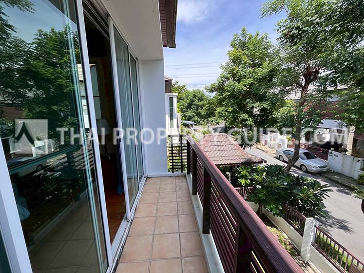 House with Shared Pool in Bangnatrad 